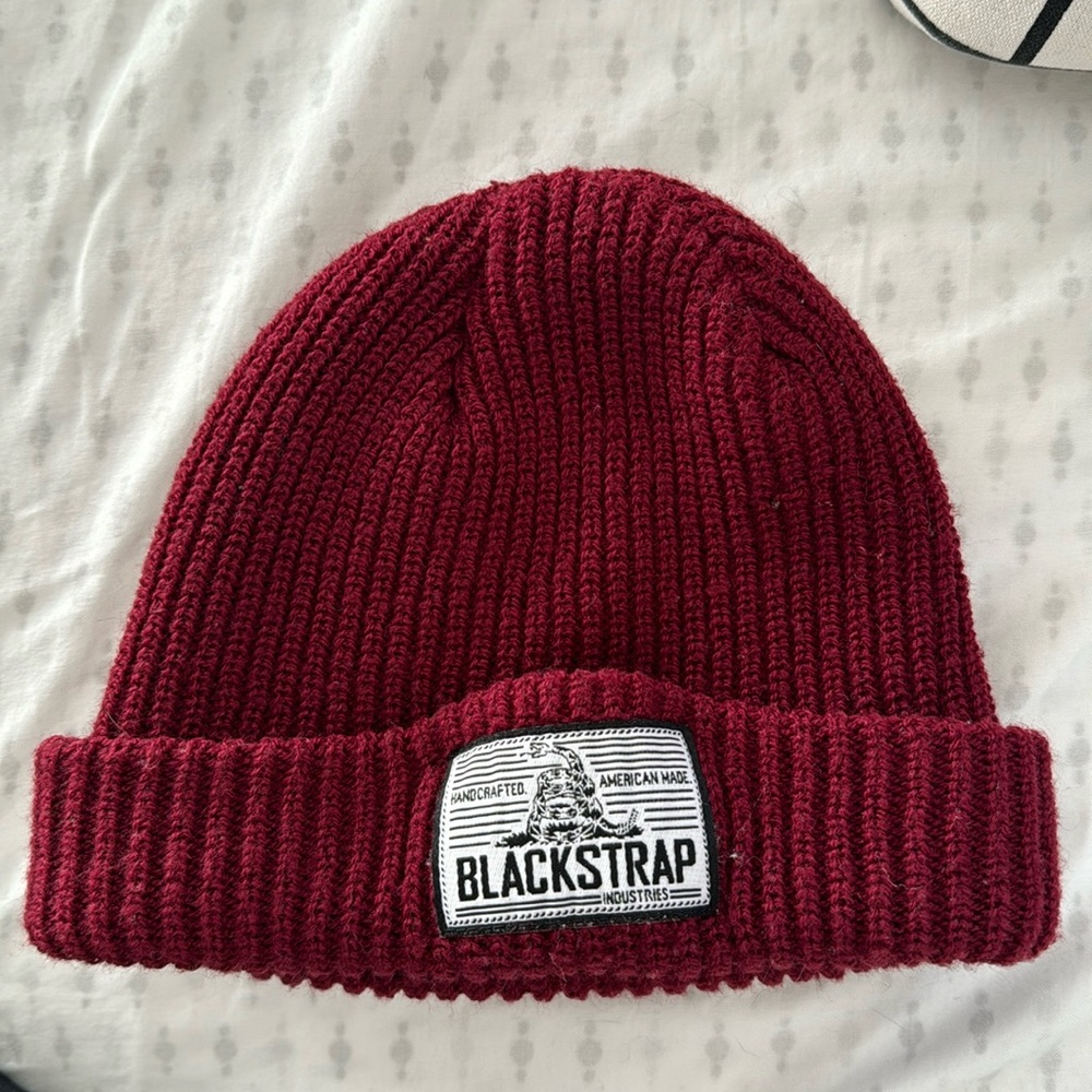 Blackstrap beanie dark red